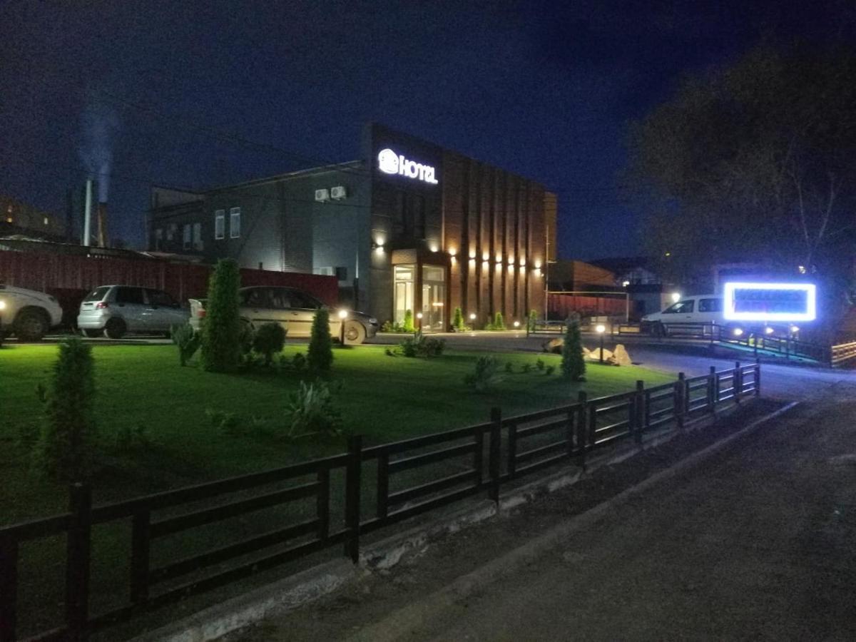 Altyn Shatyr Hotel And Restaurant Aksay Exterior foto